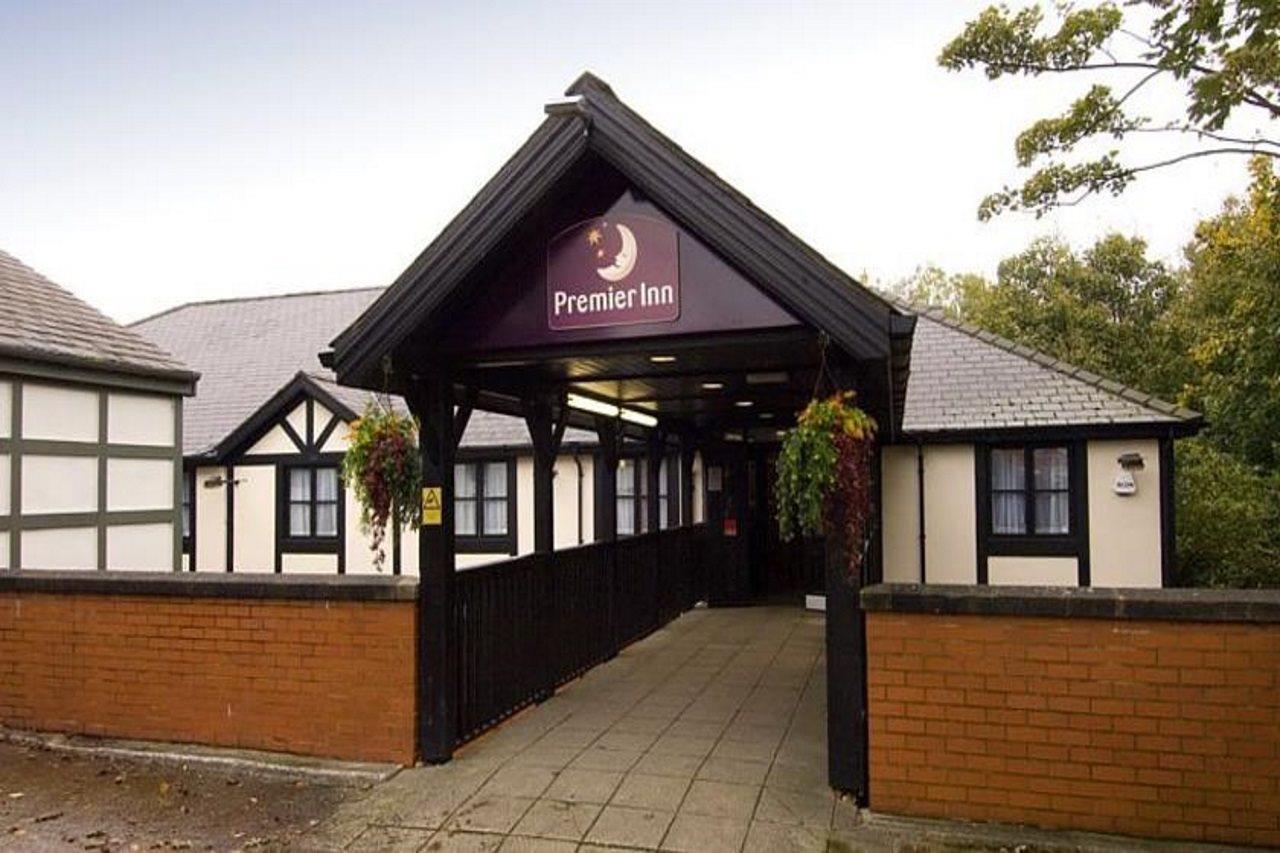 Premier Inn Manchester - Swinton Exterior foto
